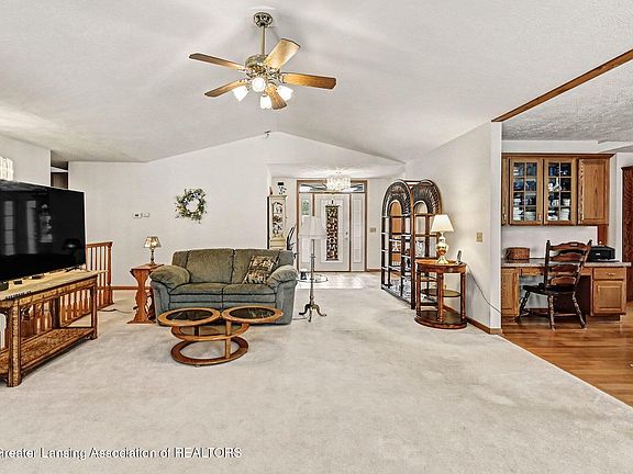 4th image of 1901 E Stoll Rd