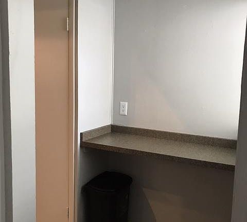 5th image of 404 Village Ln