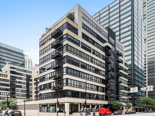 130 S Canal St APT 817, Chicago, IL 60606