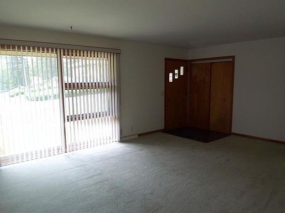 3rd image of 416 Wellesley Ave