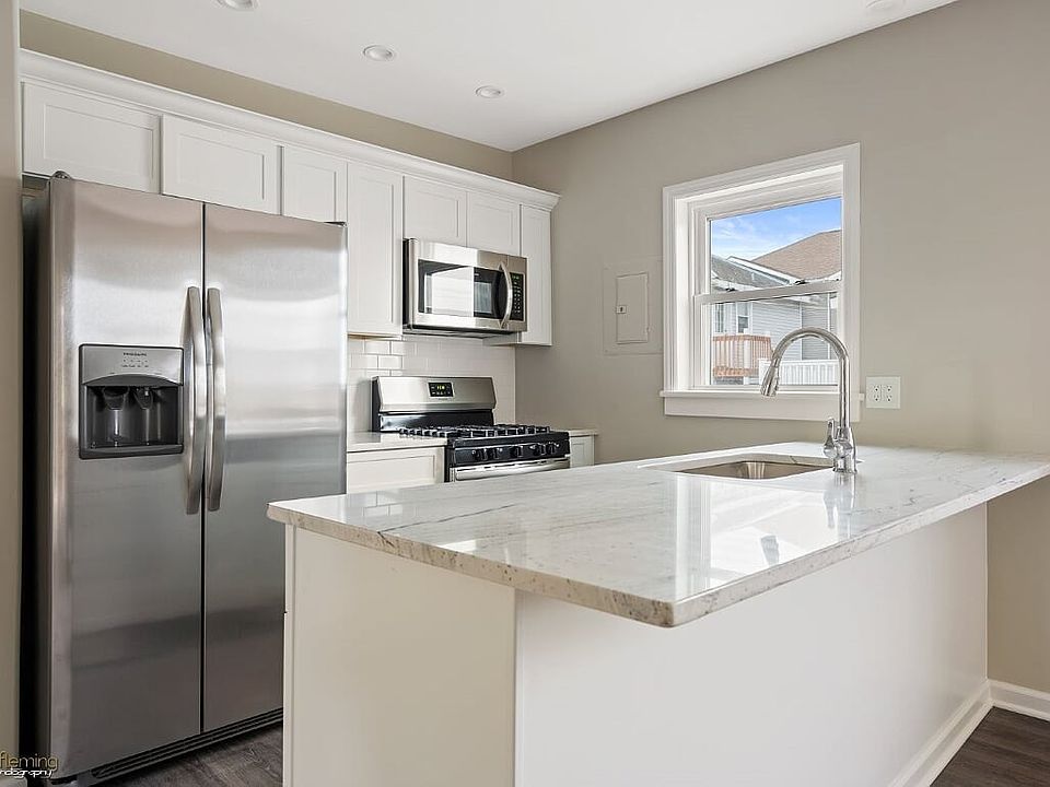 2nd image of 145-147 E Hand Ave #3