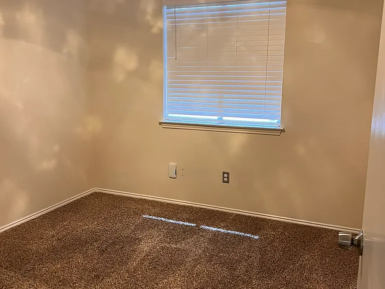 1017 Alexandria Dr — Photo 16