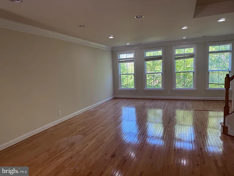 3083 Waterloo Ln — Photo 4