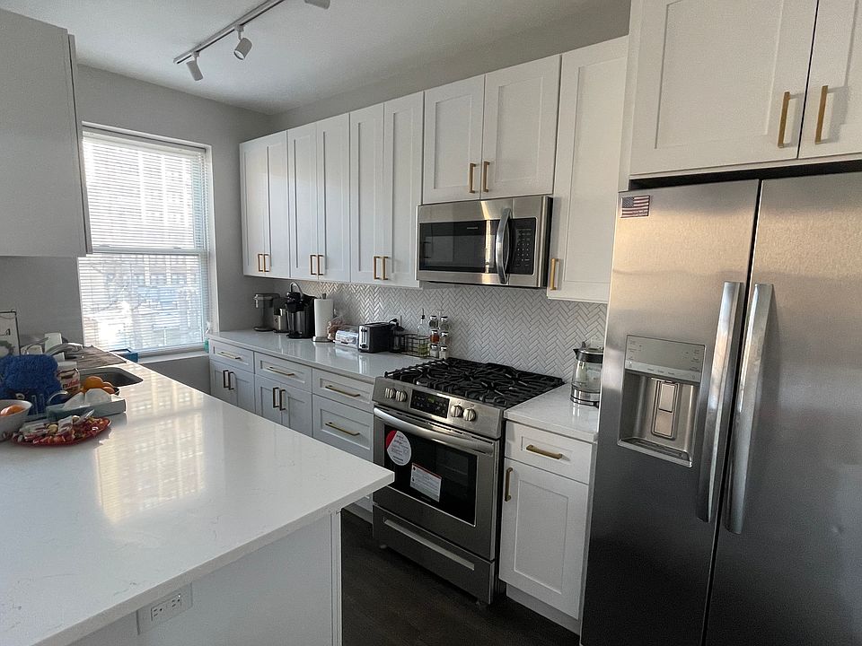 1st image of 1058 W Granville Ave #38A