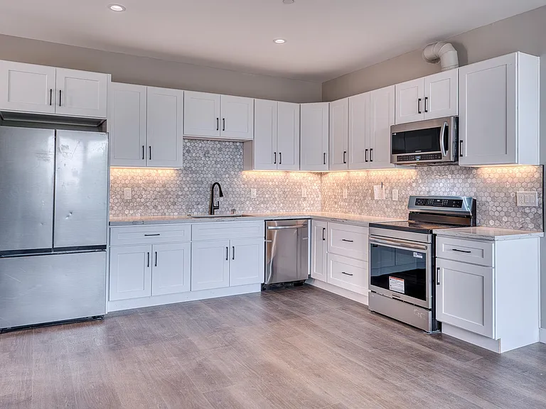 4202 Telegraph Ave #204 — Photo 7