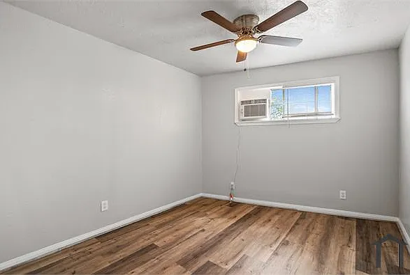 4811 Oakland St — Photo 26