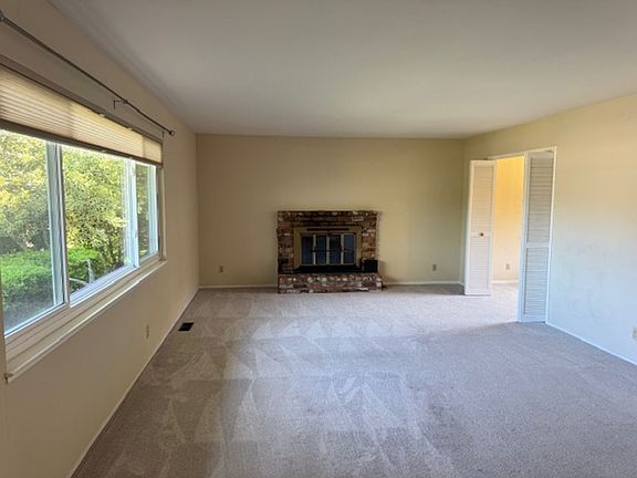 3rd image of 131 Tharp Dr