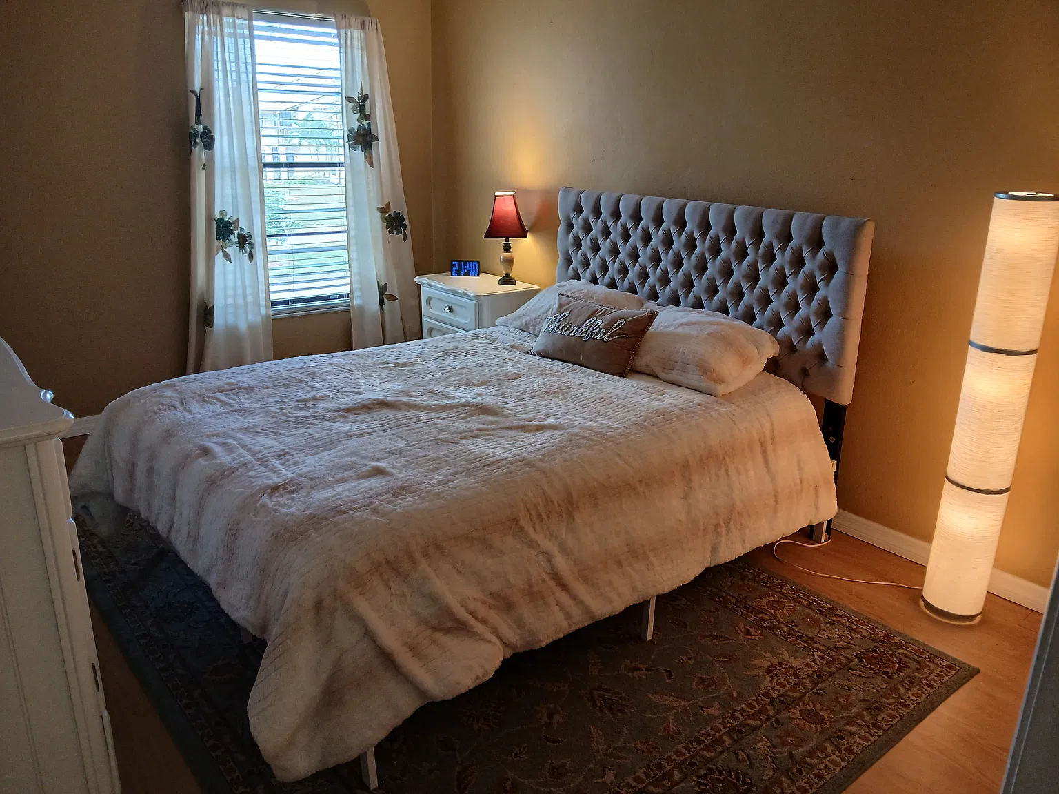 QUEEN SIZE BED