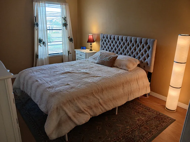 QUEEN SIZE BED