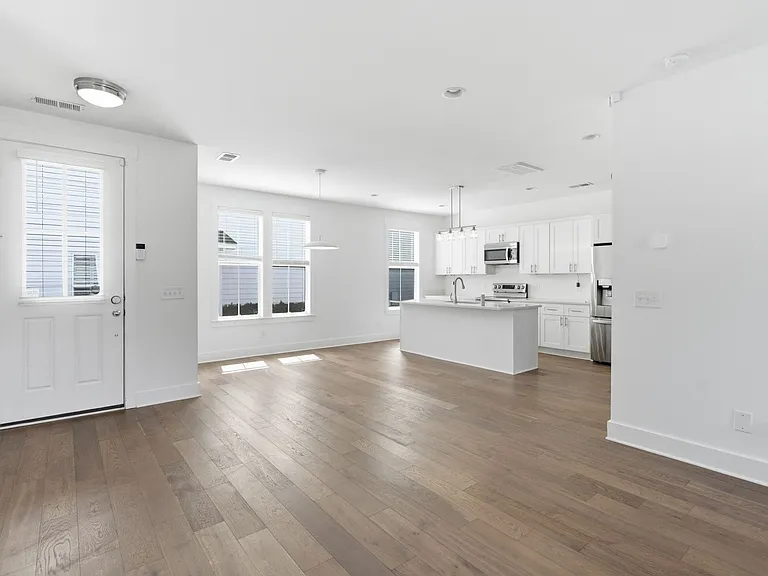 802 Briar Cir — Photo 15