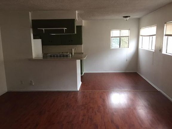 2nd image of 757 N Hill Pl APT 4