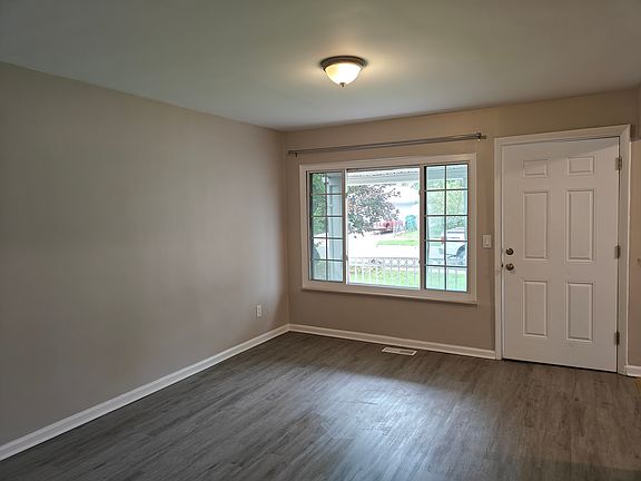 2nd image of 28424 Dawson St