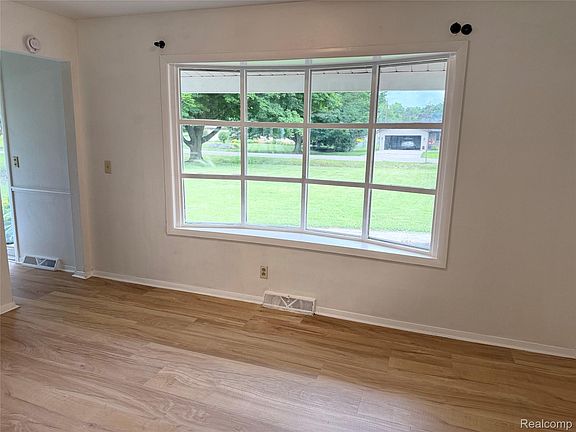 3rd image of 5347 Mapletree Dr