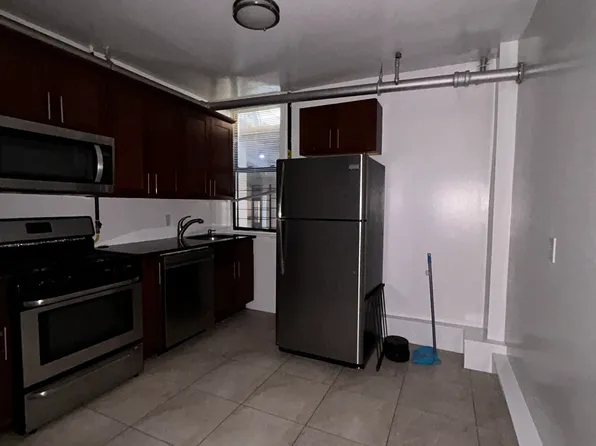 91 E 208th St, Bronx, NY