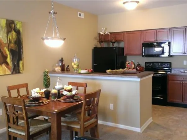 1039 E Summerfield Gln, Ann Arbor, MI 48103