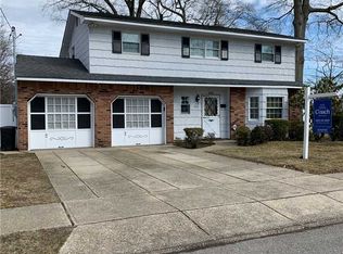 510 S 13th St, Lindenhurst, NY 11757