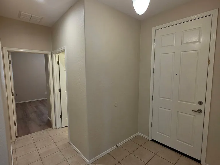 1879 W Owens Way — Photo 2