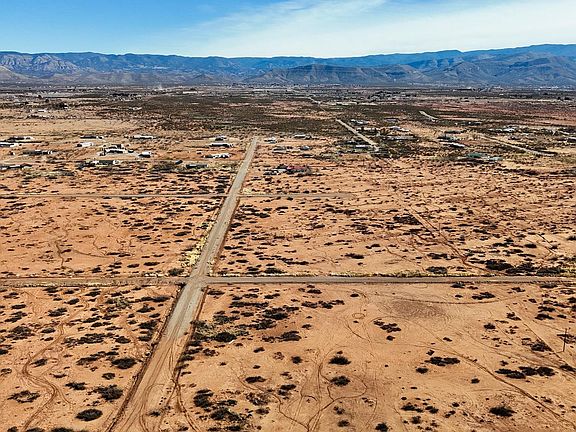 4th image of Moondale Rd