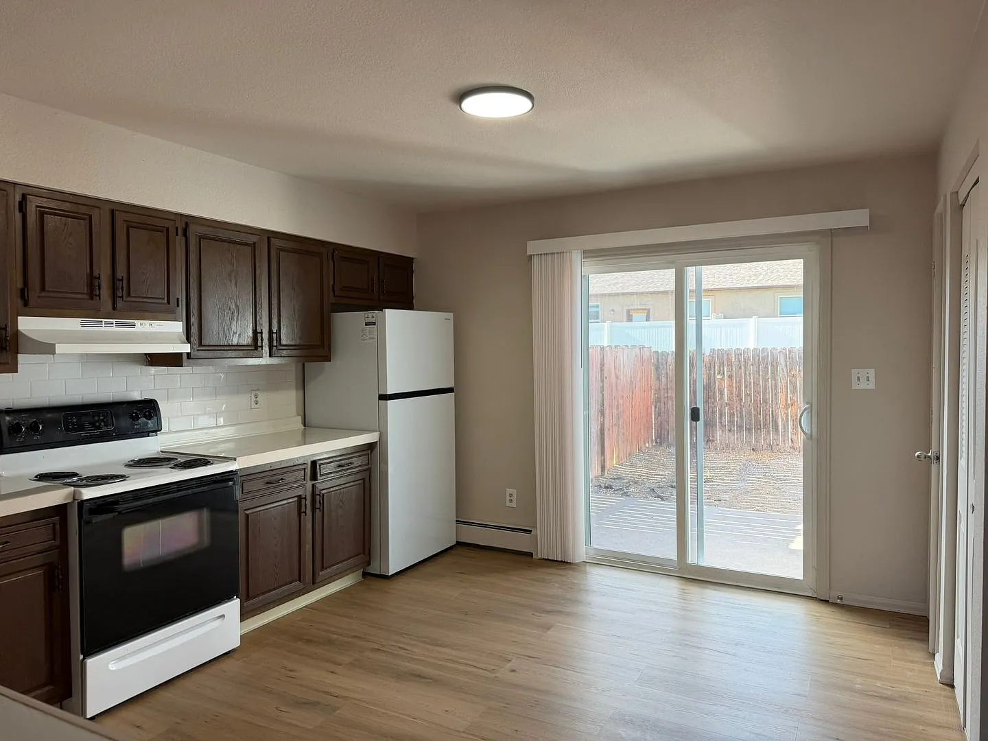 561 W Pabor Way — Photo 3