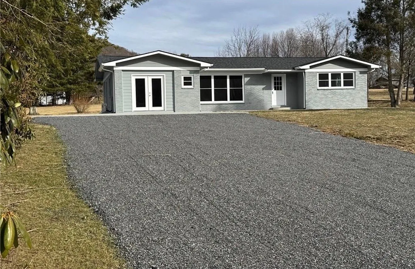 Cozy single-unit|Office Space in West Jefferson| $2500/mo — Photo 1
