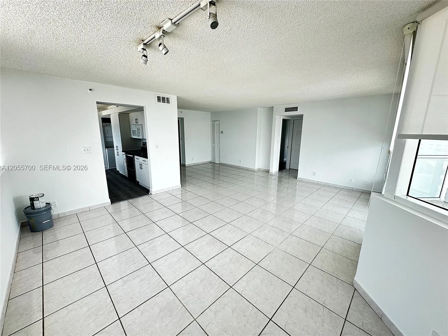 King David Towers Condo — Photo 3