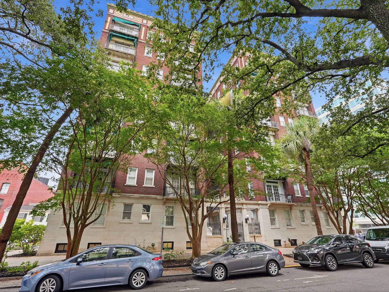 2 bed, 1135 sqft, $2,600 — Photo 2
