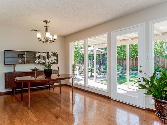 5th image of 1135 Rexford Ave
