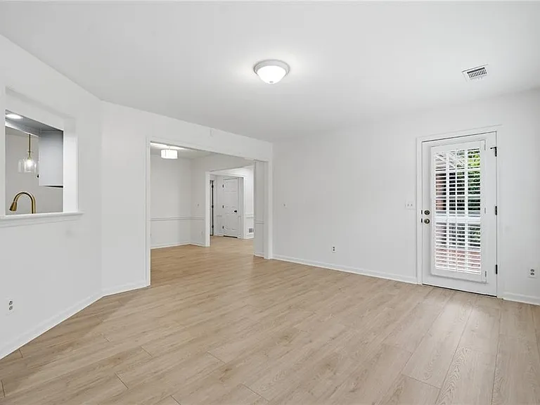 330 Carybell Ln — Photo 9