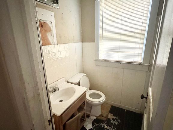 4th image of 139 Brawley St