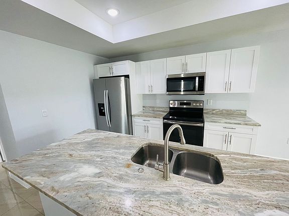 3rd image of 746 Homer Ave S
