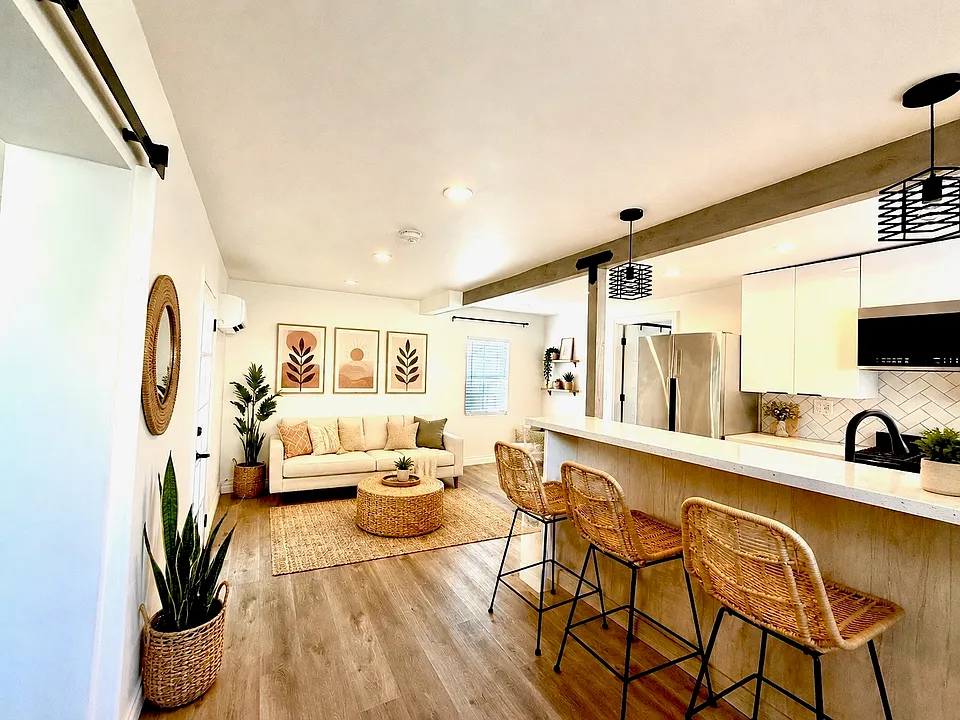 941 N La Jolla Ave #REAR