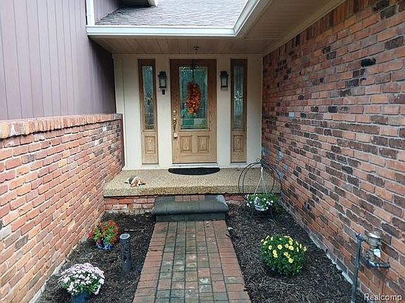 4th image of 315 Meadowlake Rd