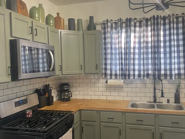 811 Hickory St, Martins Ferry, OH 43935