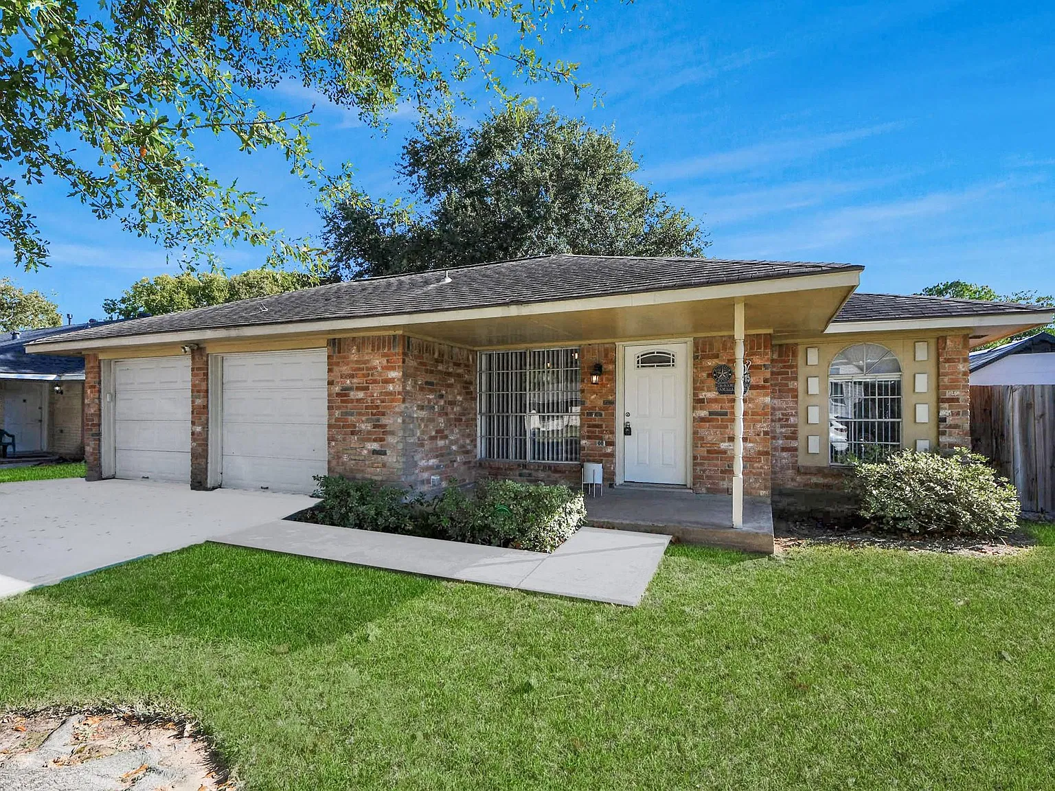 3 bed, 2.0 bath, 1060 sqft, $2,000 — Photo 3