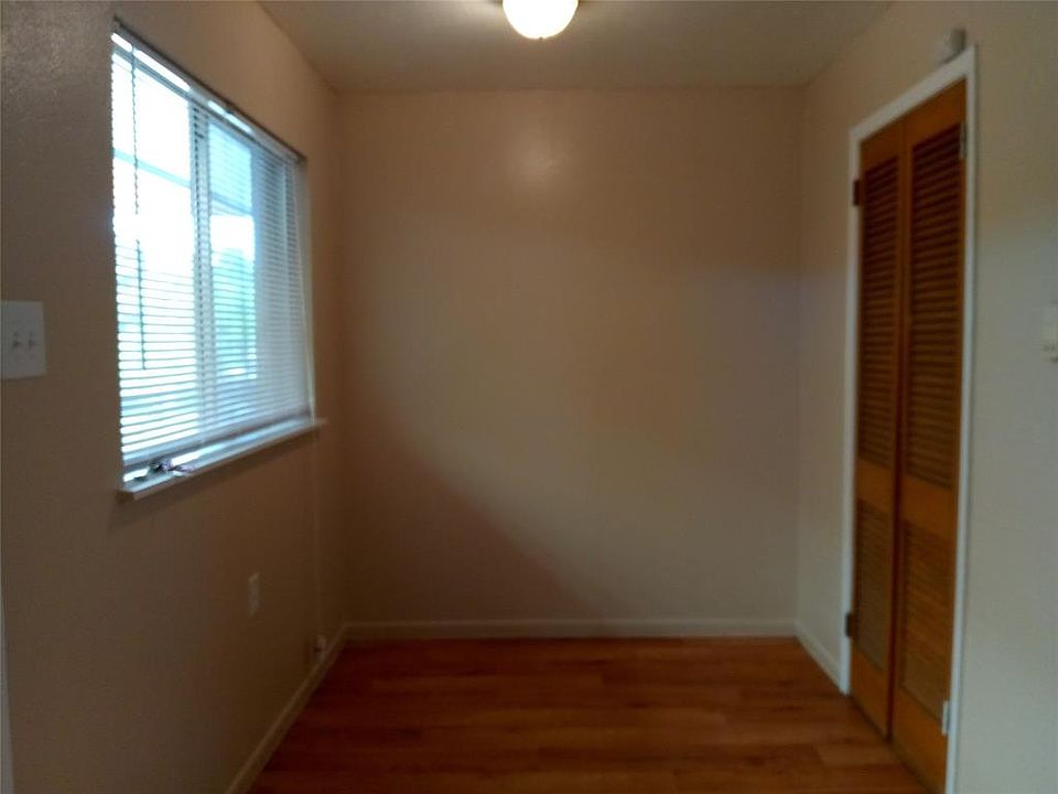 2nd image of 1921 W Hickory St APT 12