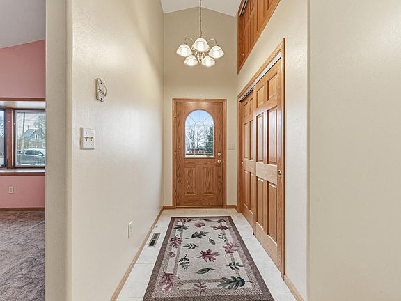 5th image of 216 3rd St NE