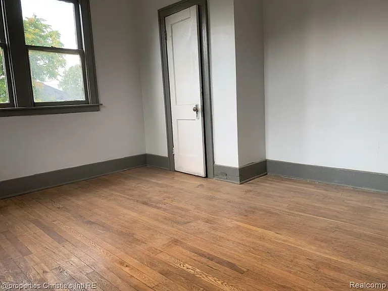 2286 W Philadelphia St — Photo 5