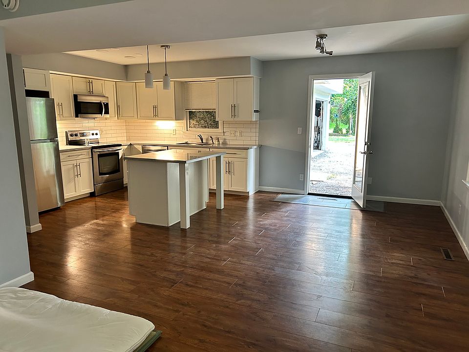 1st image of 410 W Broadway #410