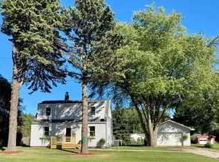 2631 Lakeshore Rd, Manistee, MI 49660