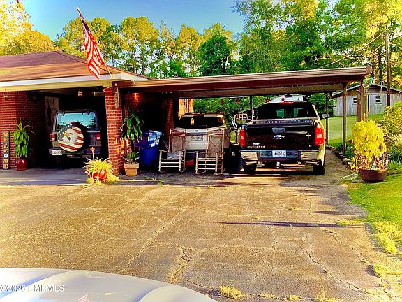 3rd image of 705 W Main St