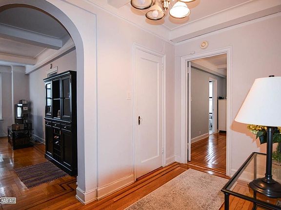 4th image of 201 W 77th St APT 3D