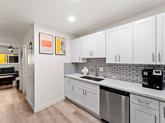 4th image of 3076-3080 University Ave #7