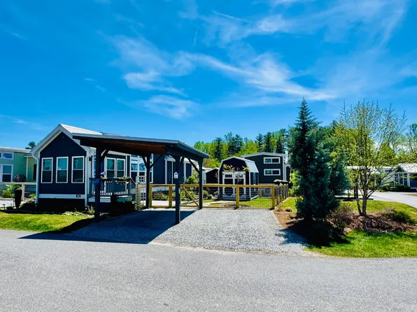 54 Breezy Meadow Ln, Flat Rock, NC 28731