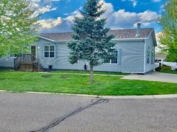 11105 Wood Run Cir, South Lyon, MI 48178