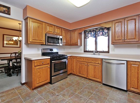 5th image of 1465 Southhampton Dr