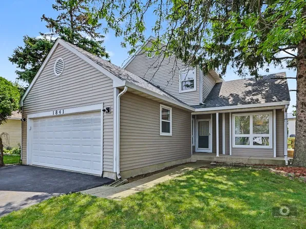 1841 Grosse Pointe Cir, Hanover Park, IL 60133