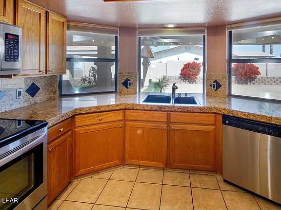 2nd image of 3199 Horseshoe Canyon Dr