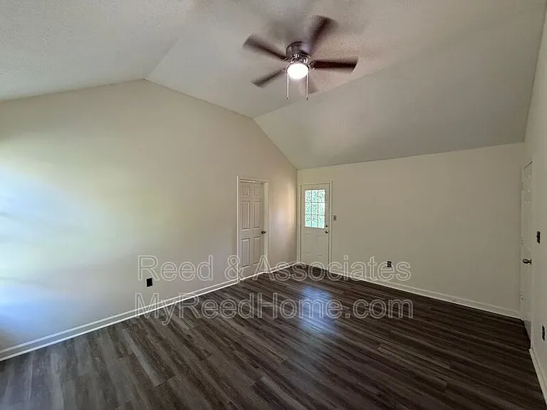 6758 Valerie Dr — Photo 10