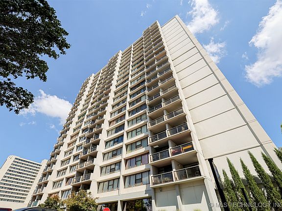 2nd image of 450 W 7th St APT 1101