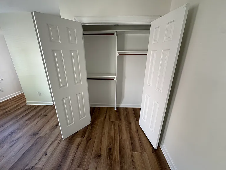 1551 Village Glenn Dr — Photo 12